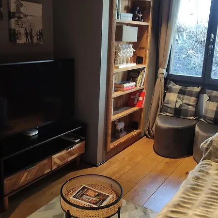 Modern And Bright In Centre *