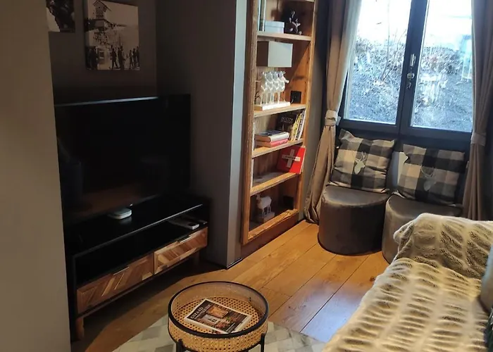 Modern And Bright In Centre *